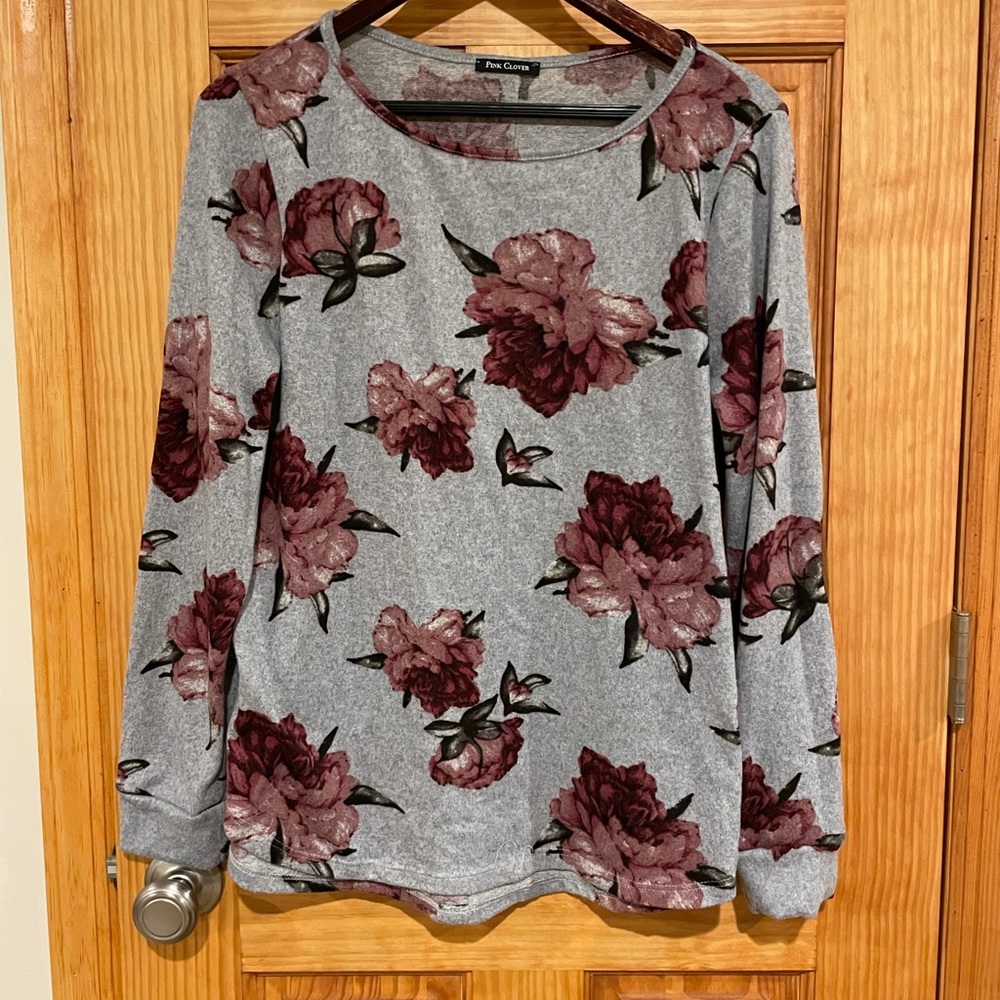 Pink clover, floral, size Xl, sweater